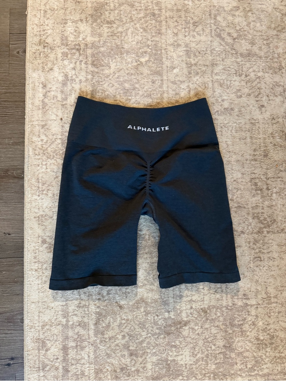 Alphalete Amplify Biker Shorts charcoal Small
